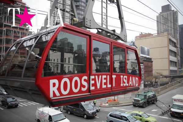 Канатная дорога Нью-Йорка или воздушный трамвай Roosevelt Island Tramway.