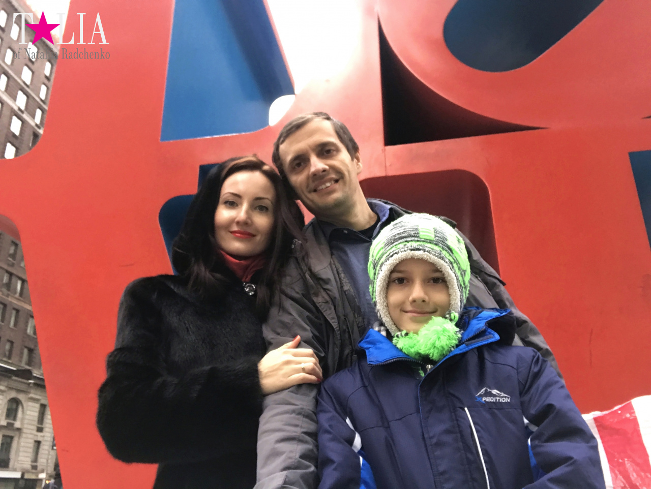 Скульптуры LOVE и HOPE в Нью-Йорк-Сити